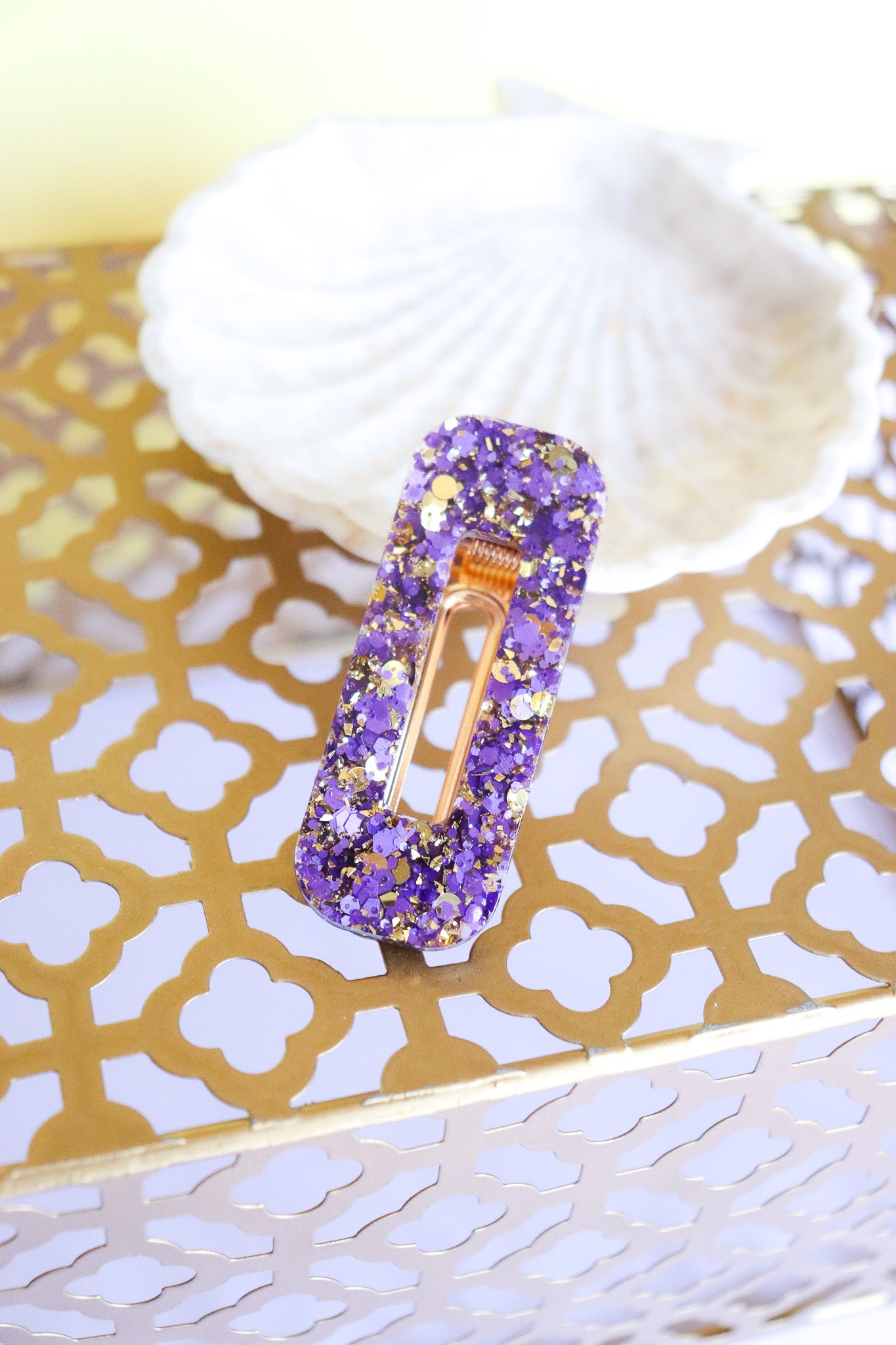 Barrette rectangle paillettes violettes et or