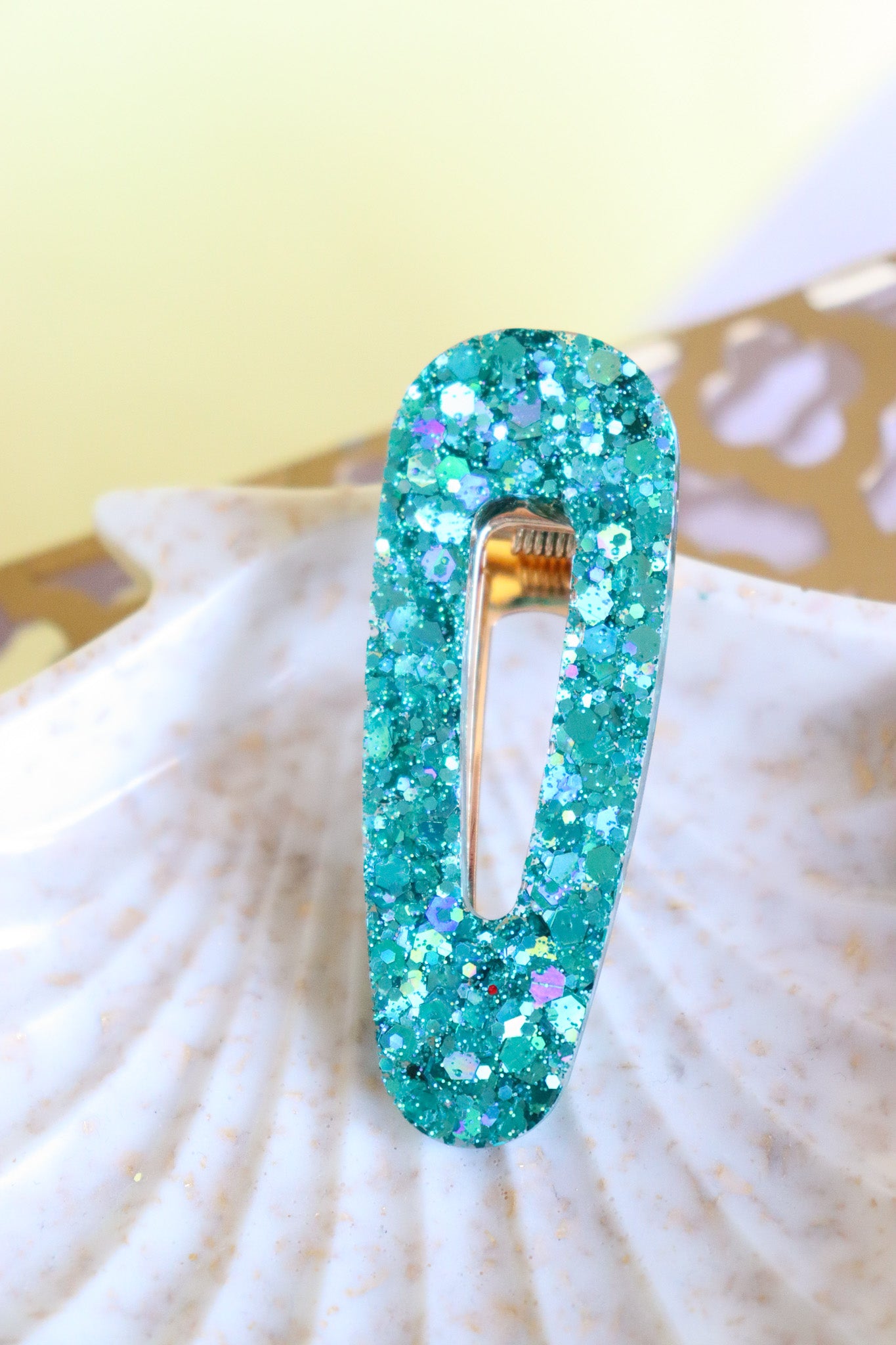 Barrette triangle paillettes turquoises
