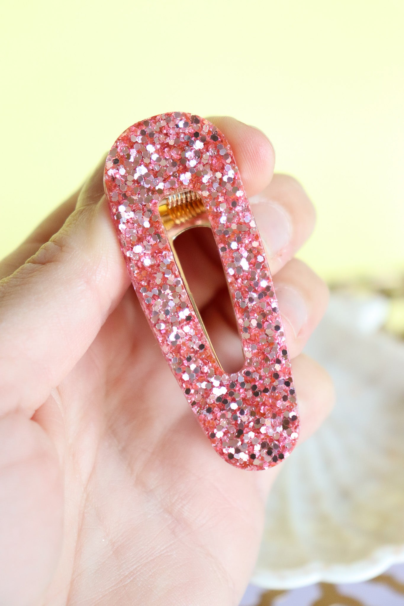 Barrette triangle paillettes roses argent