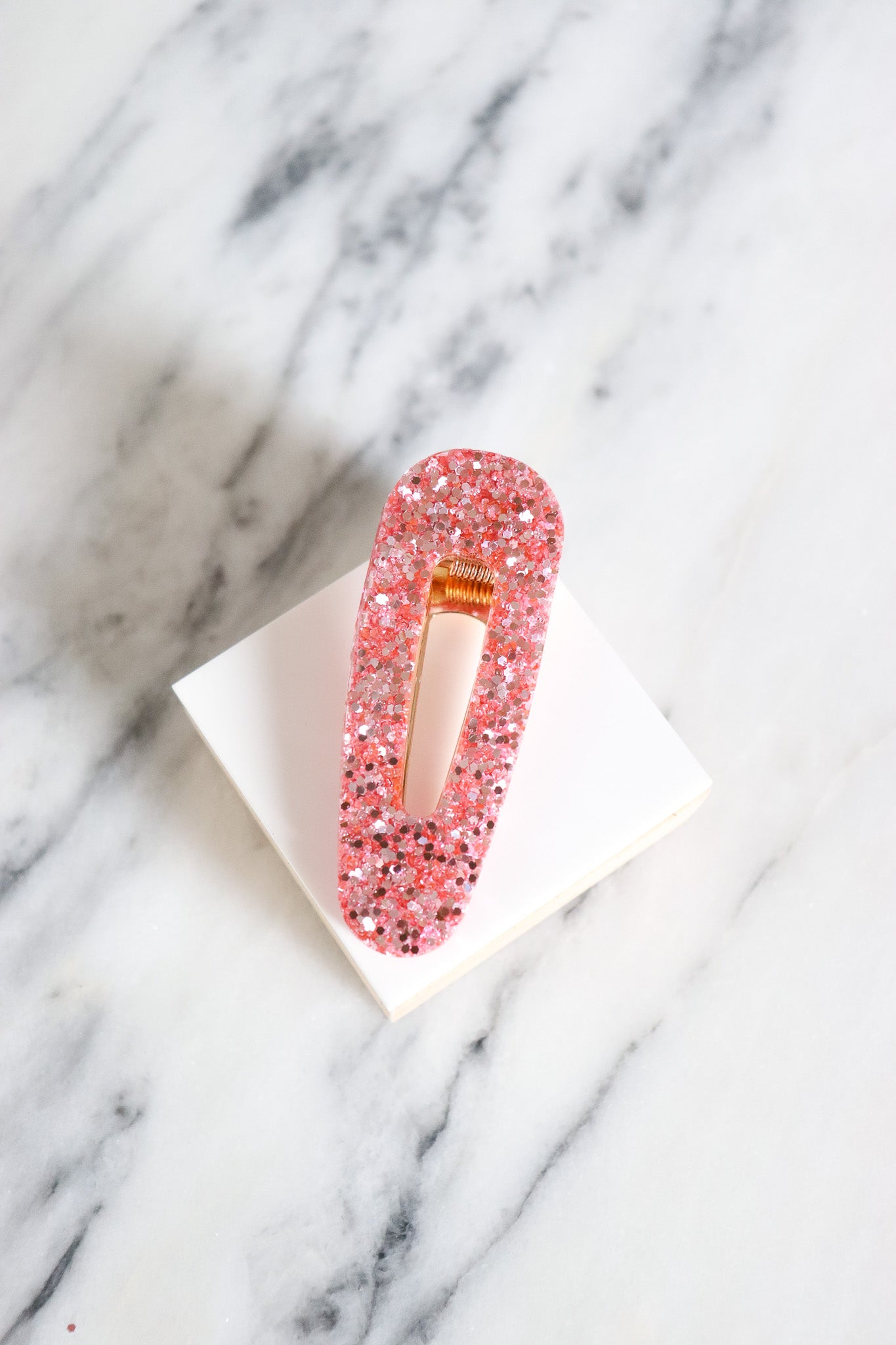 Barrette triangle paillettes roses argent