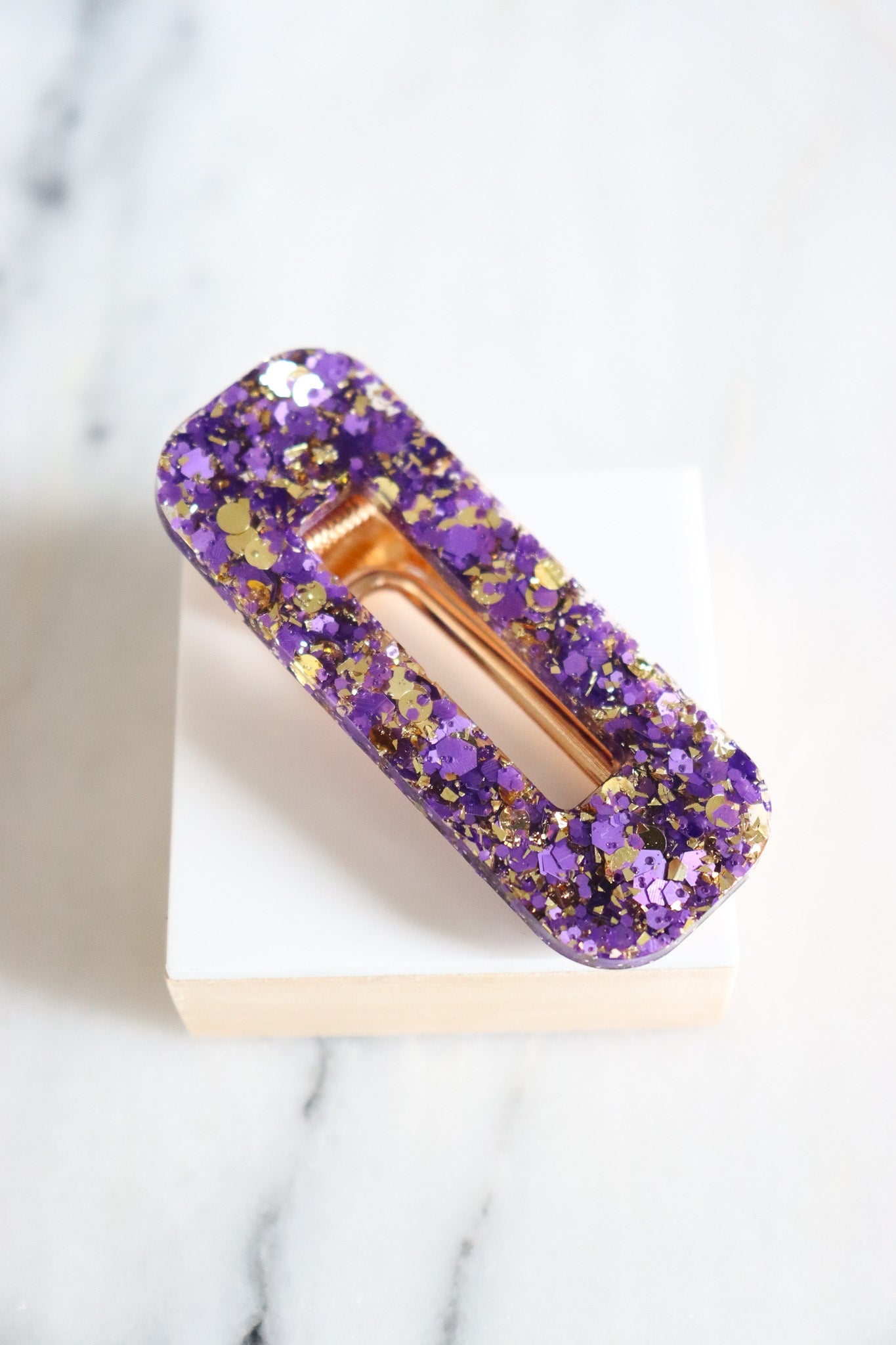 Barrette rectangle paillettes violettes et or