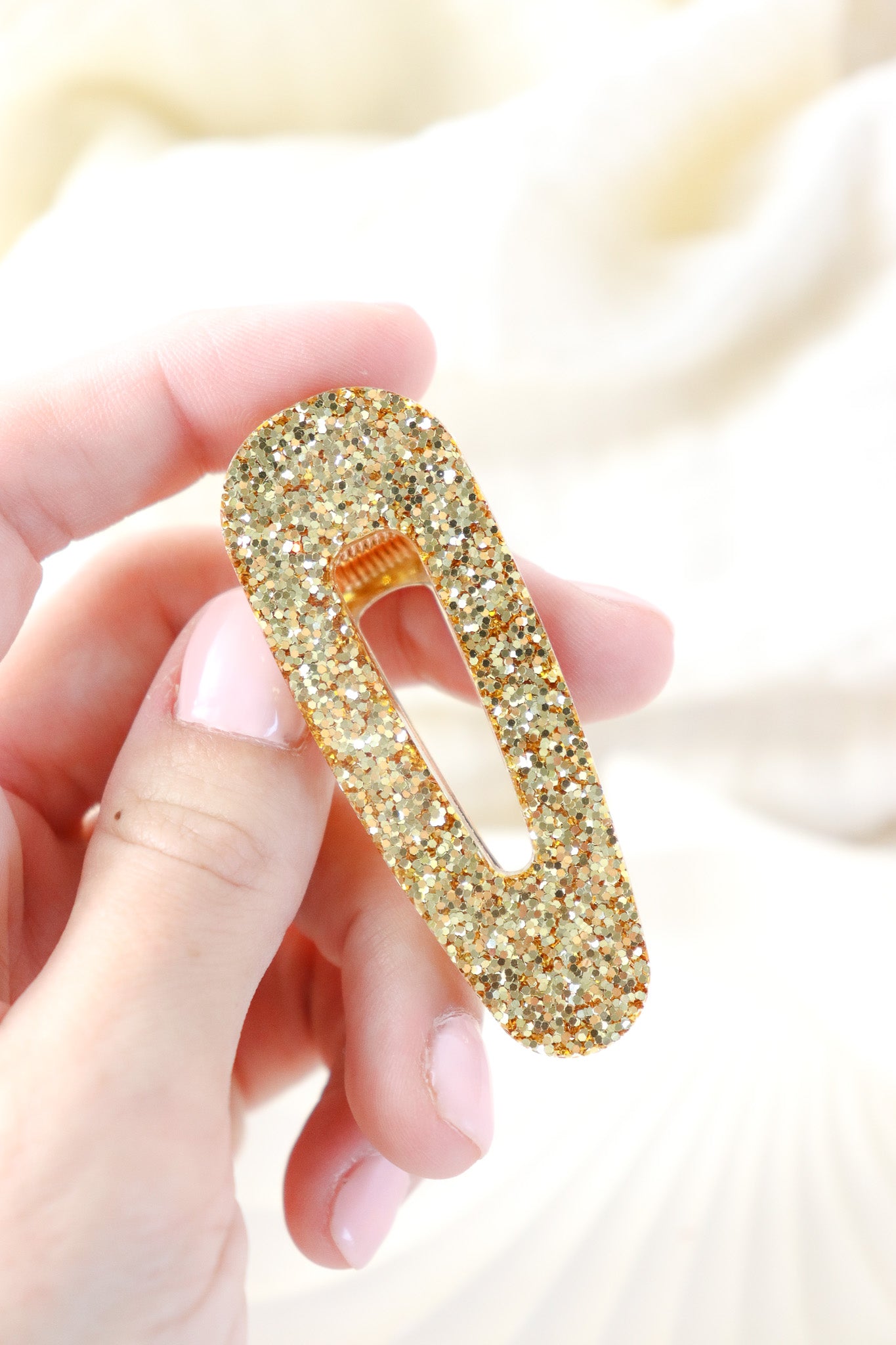 Barrette triangle paillettes larges dorées