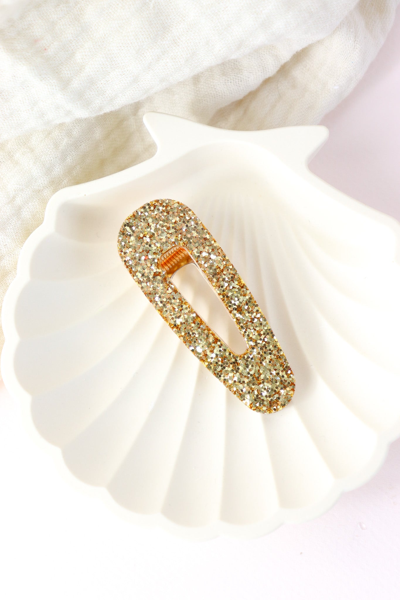 Barrette triangle paillettes larges dorées