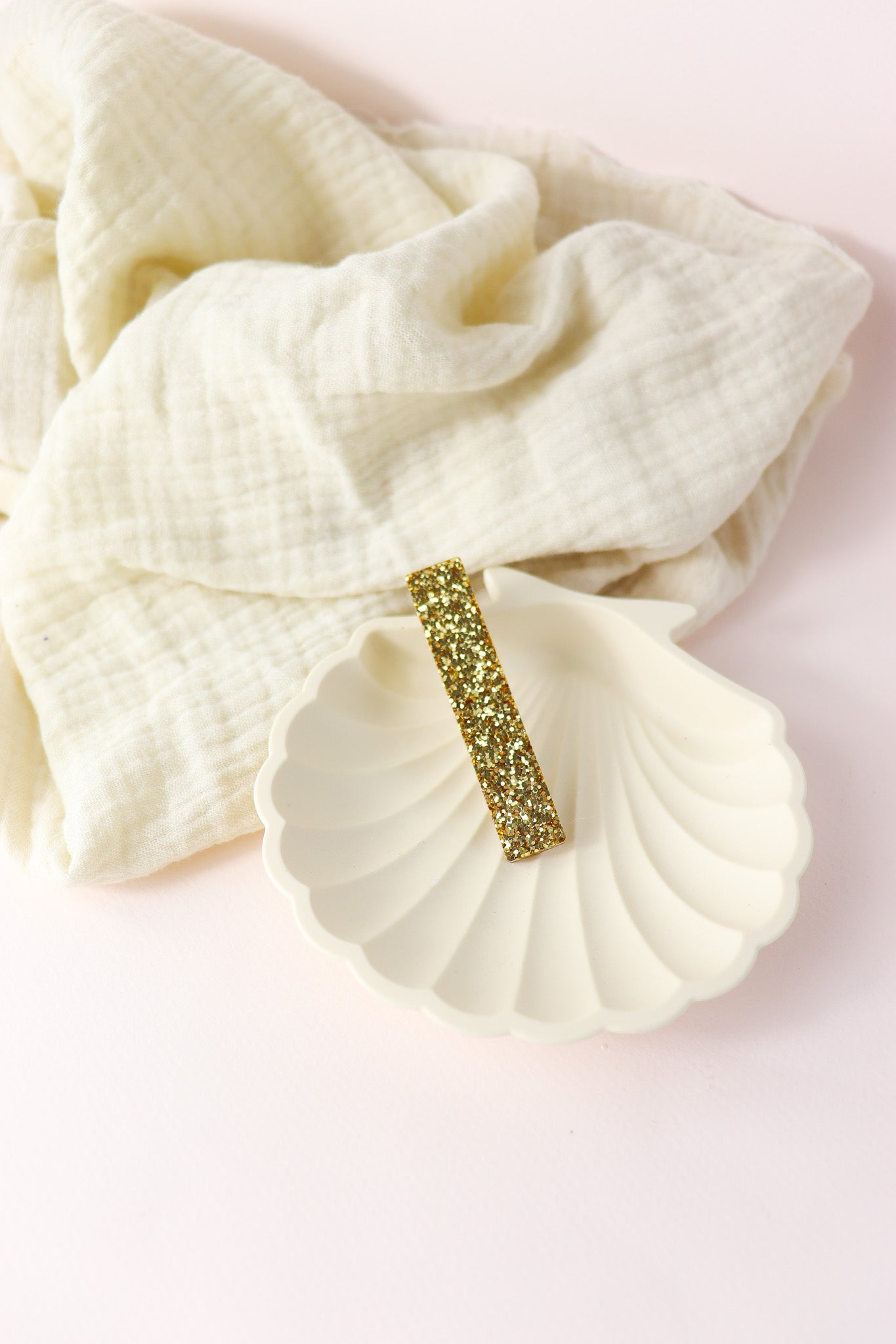 Barrette droite paillettes larges dorées