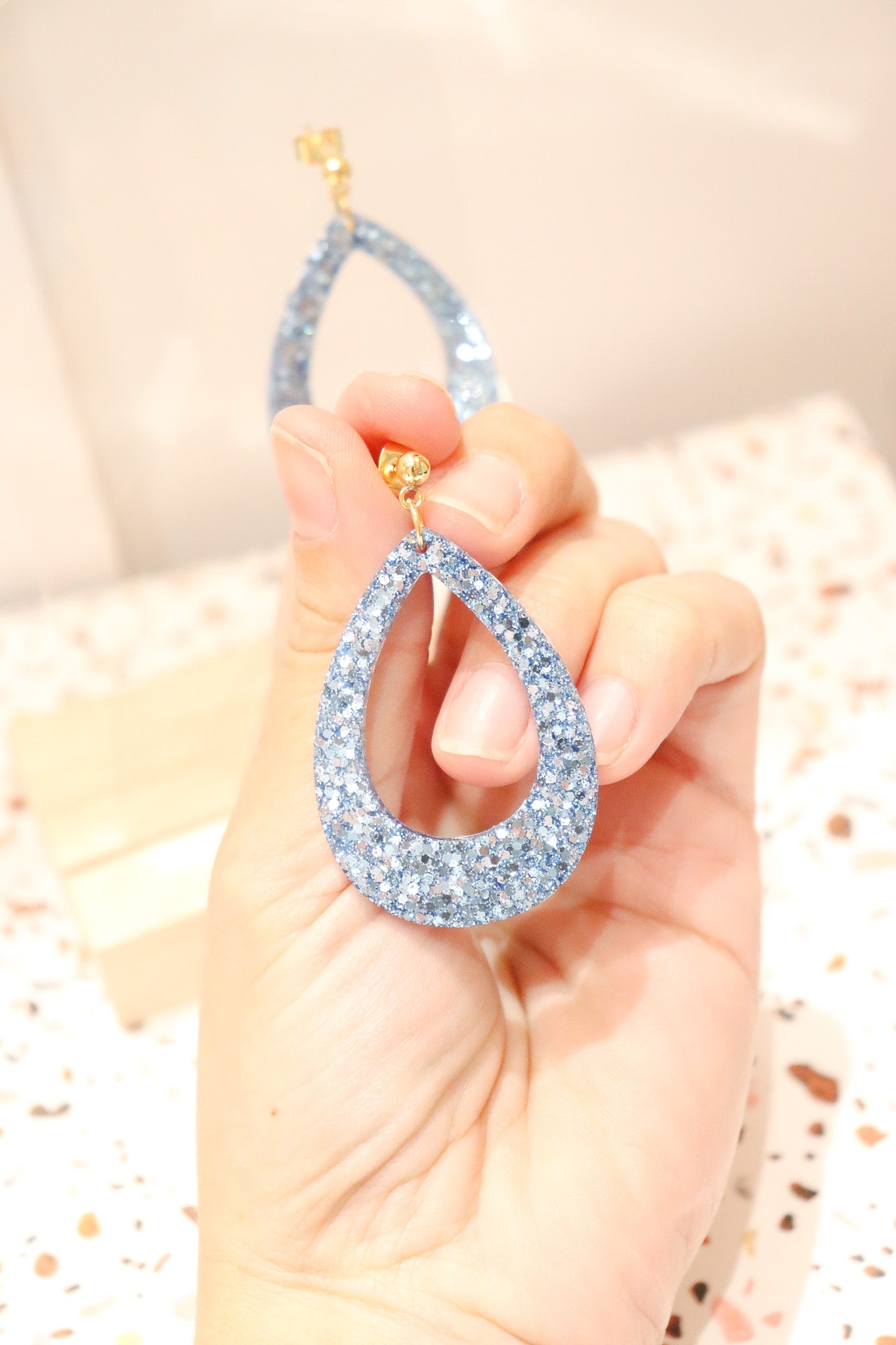 Boucles d'oreilles goutte bleu orage