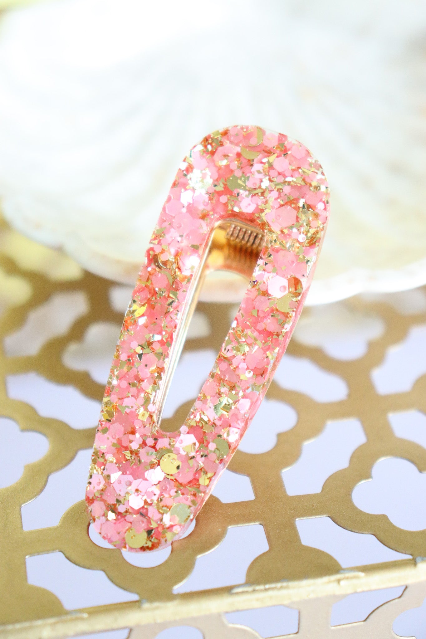 Barrette triangle paillettes roses et or