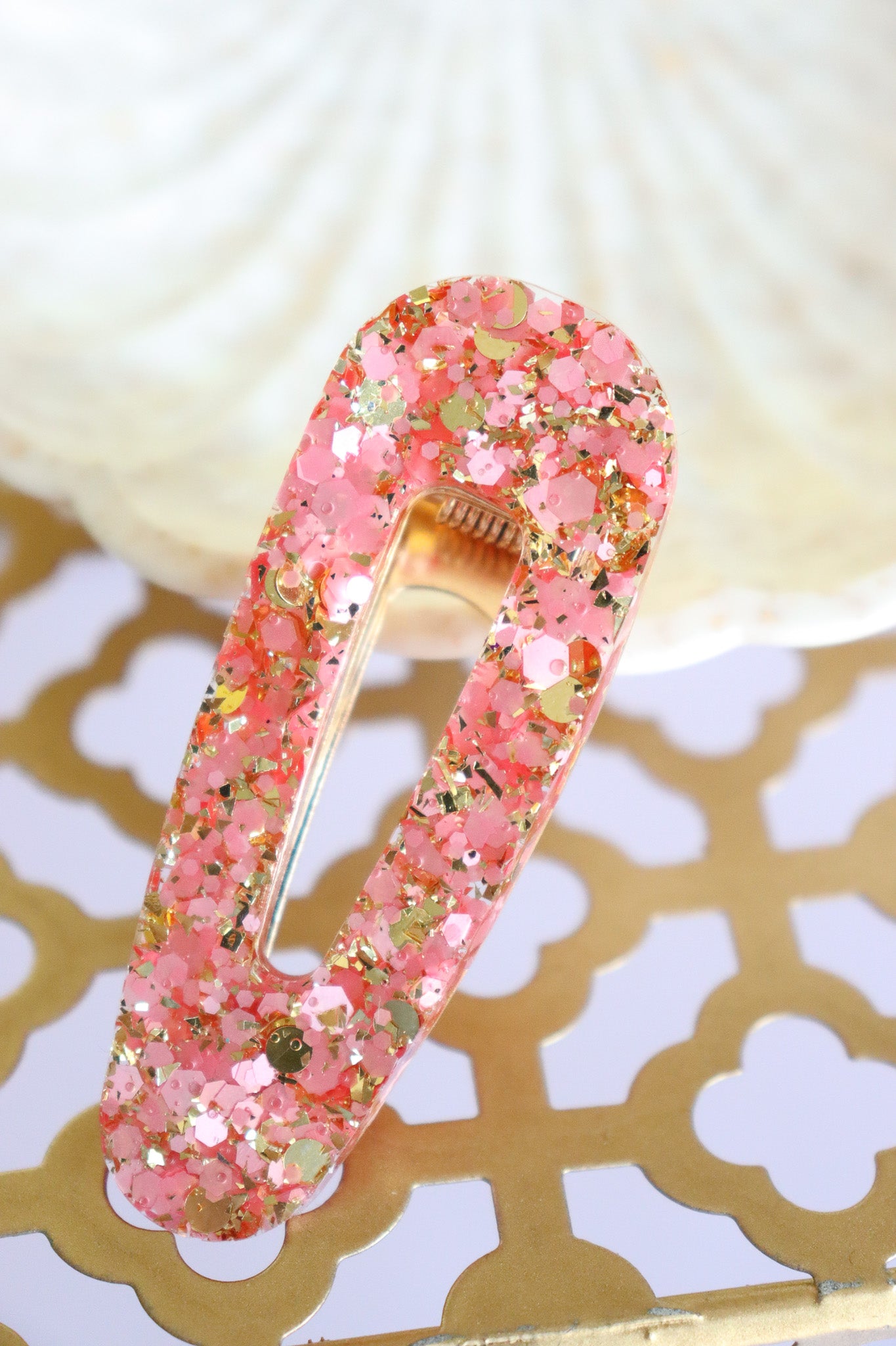 Barrette triangle paillettes roses et or