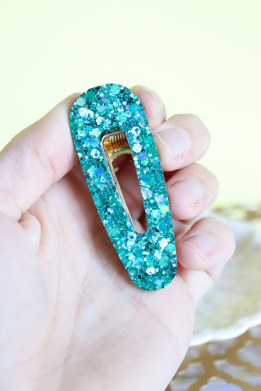 Barrette triangle paillettes turquoises