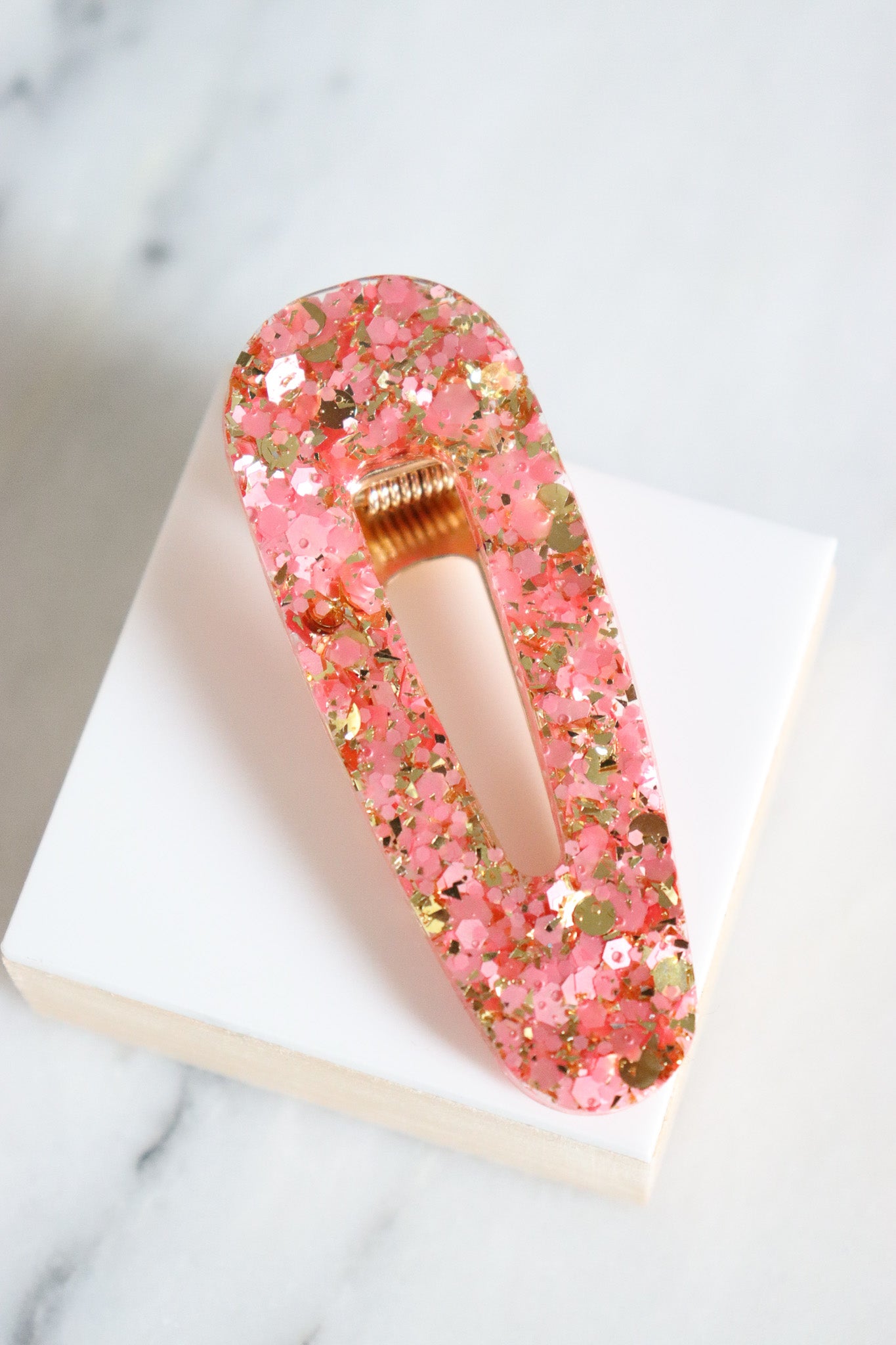 Barrette triangle paillettes roses et or