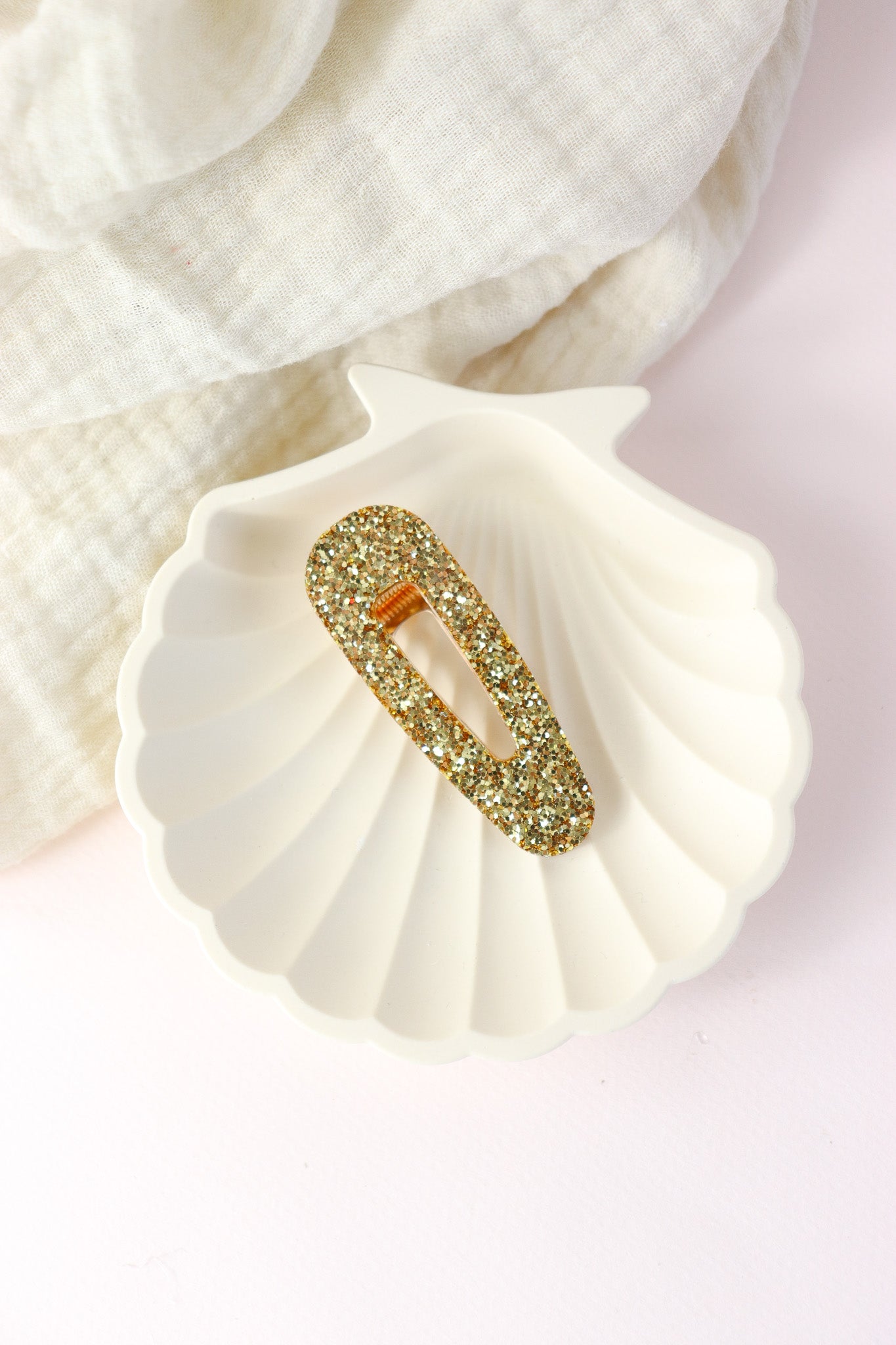 Barrette triangle paillettes larges dorées