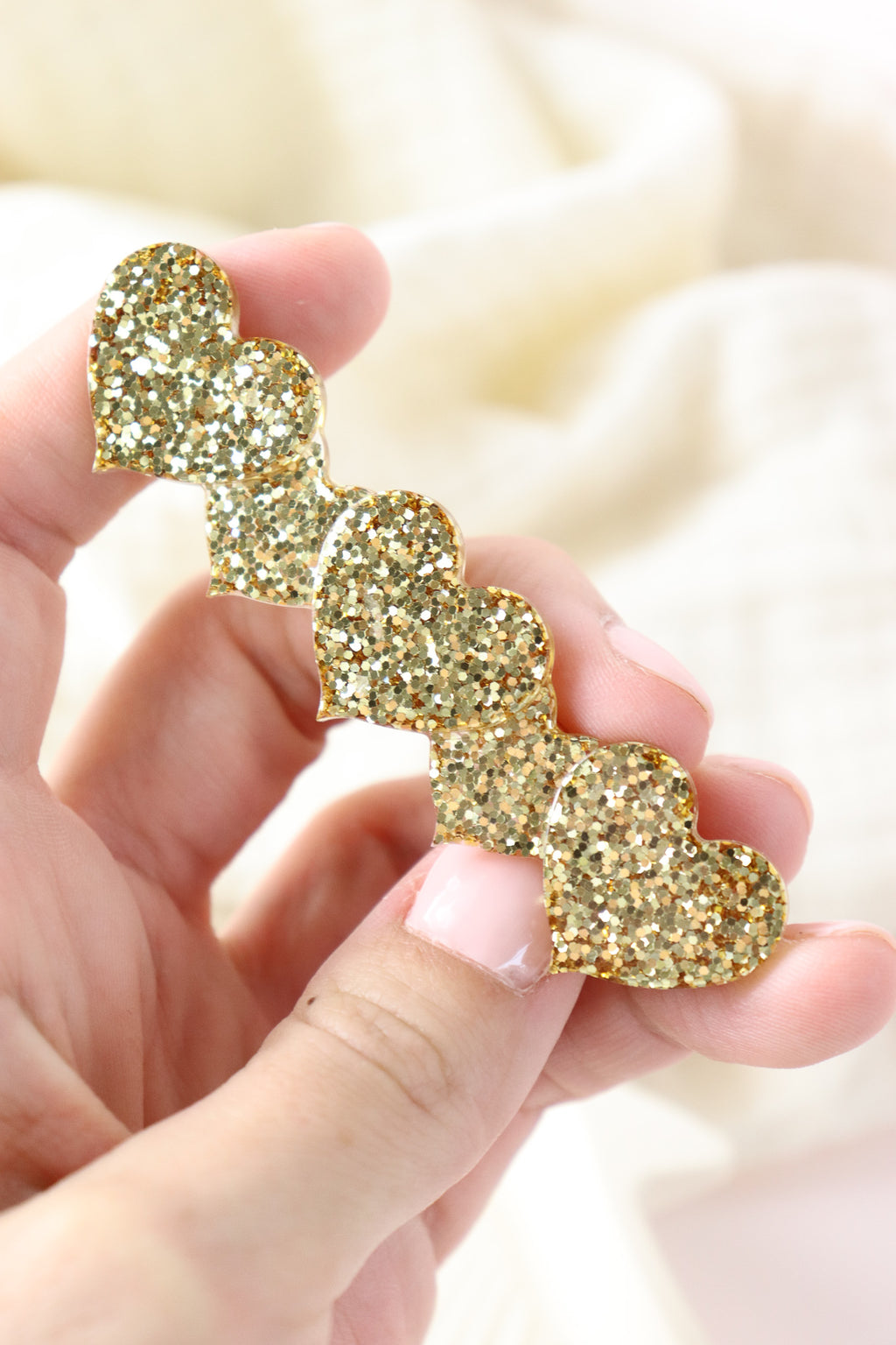 Barrette 5 coeurs paillettes dorées